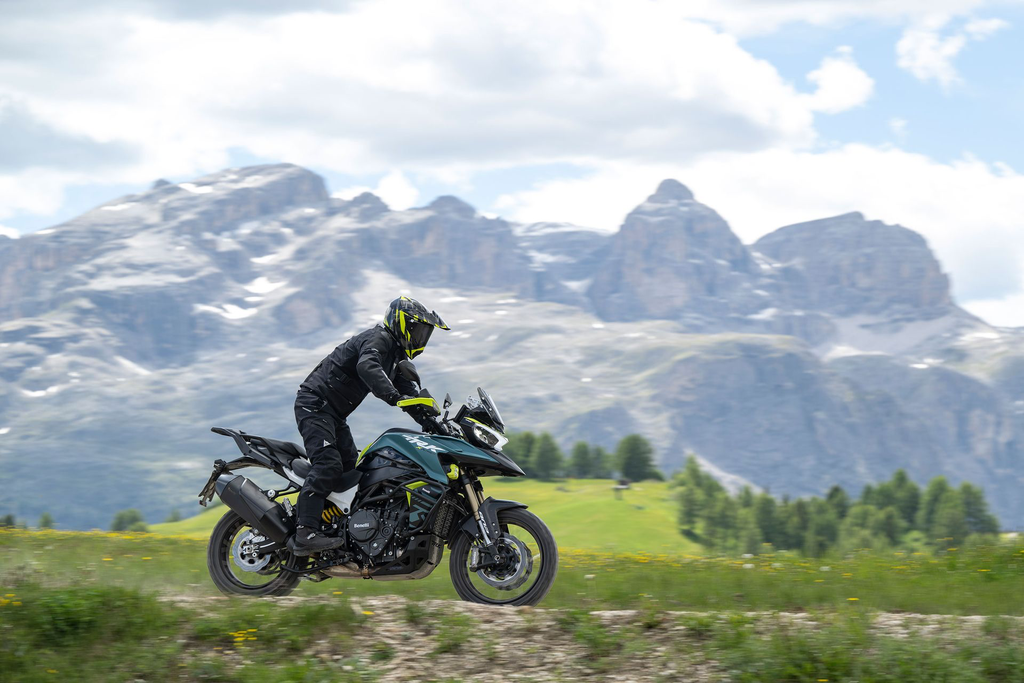 Ben_TRK902_Xplorer_M6_action_06_2560px.webp