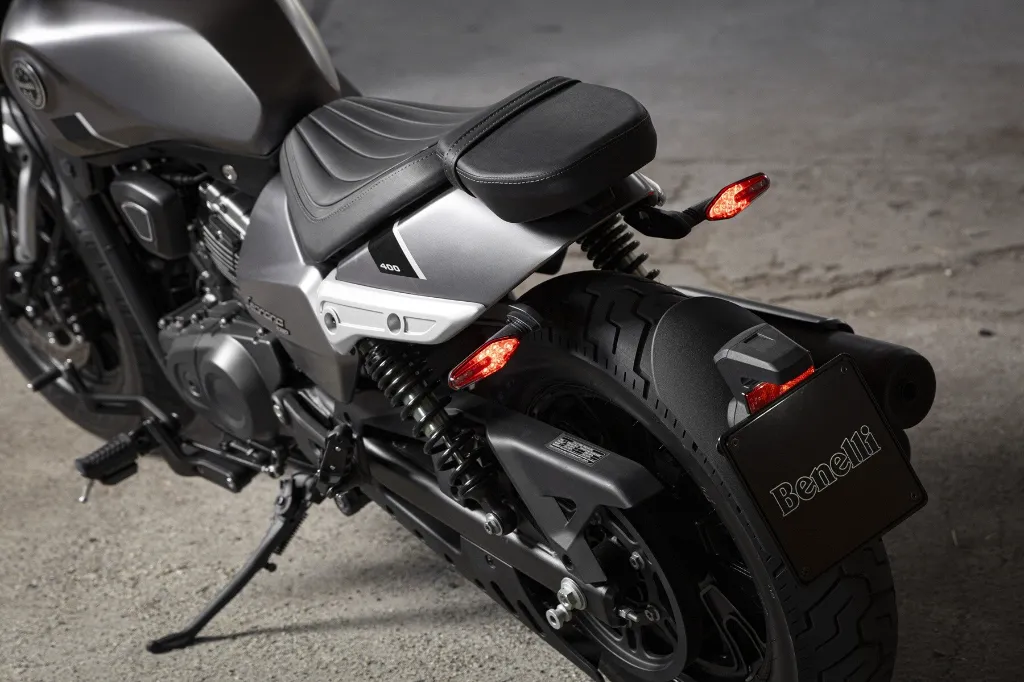 Leoncino-Bobber-400---dettaglio-1---Onyx-Grey.webp
