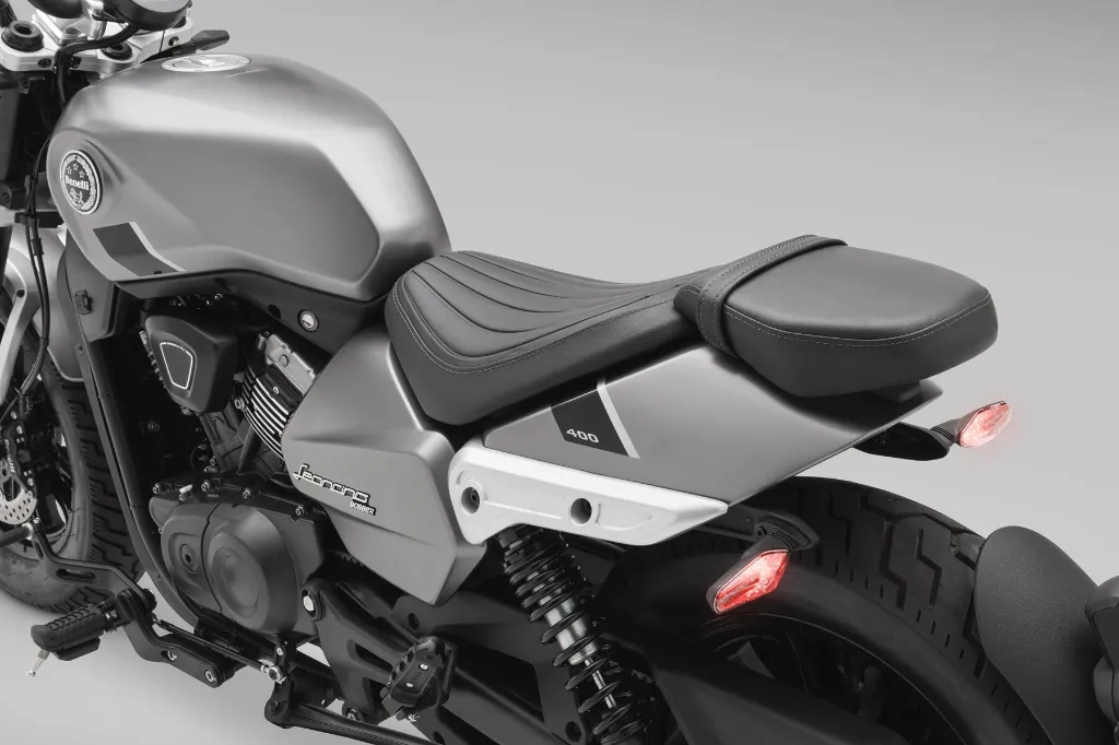 Leoncino-Bobber-400---dettaglio-selle---Onyx-Grey.webp
