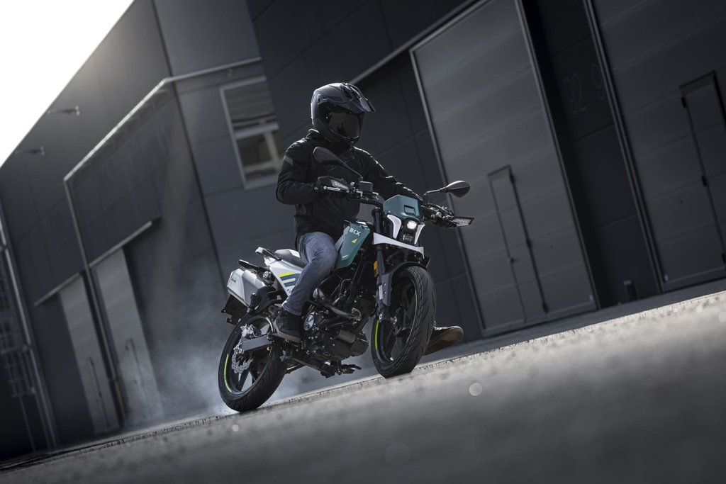 BKX-125-S-Movimento-hd.webp