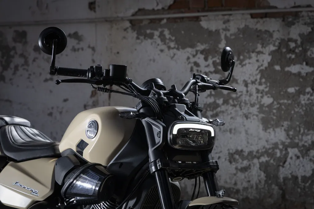 Leoncino-Bobber-400---dettaglio-2---Desert-tan.webp