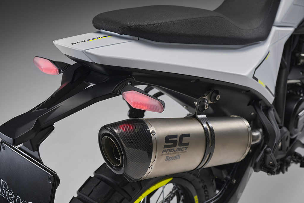 Benelli-BKX300-LR-12-1180x787.webp