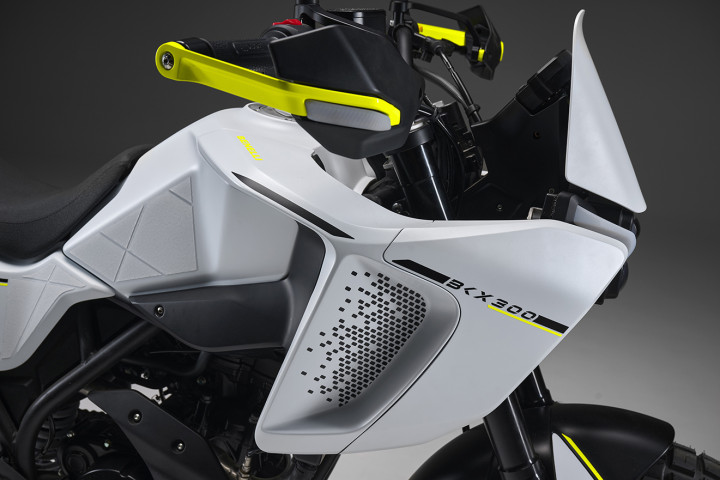 Benelli-BKX300-LR-10-720x480.webp